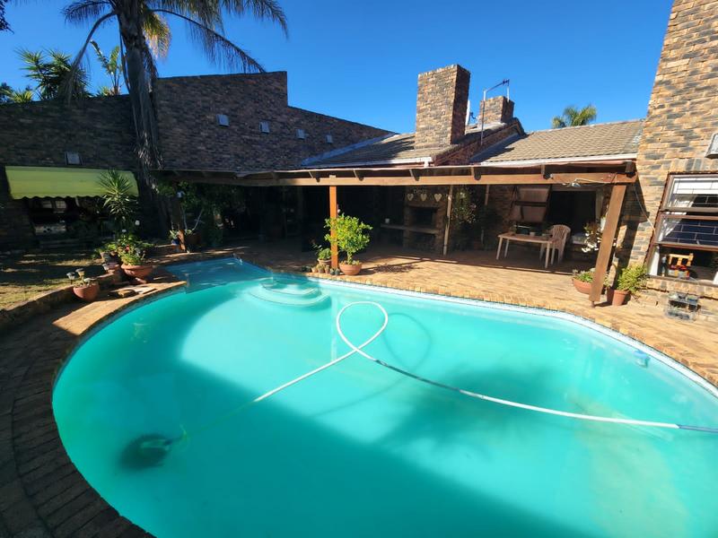 4 Bedroom Property for Sale in Panorama Western Cape